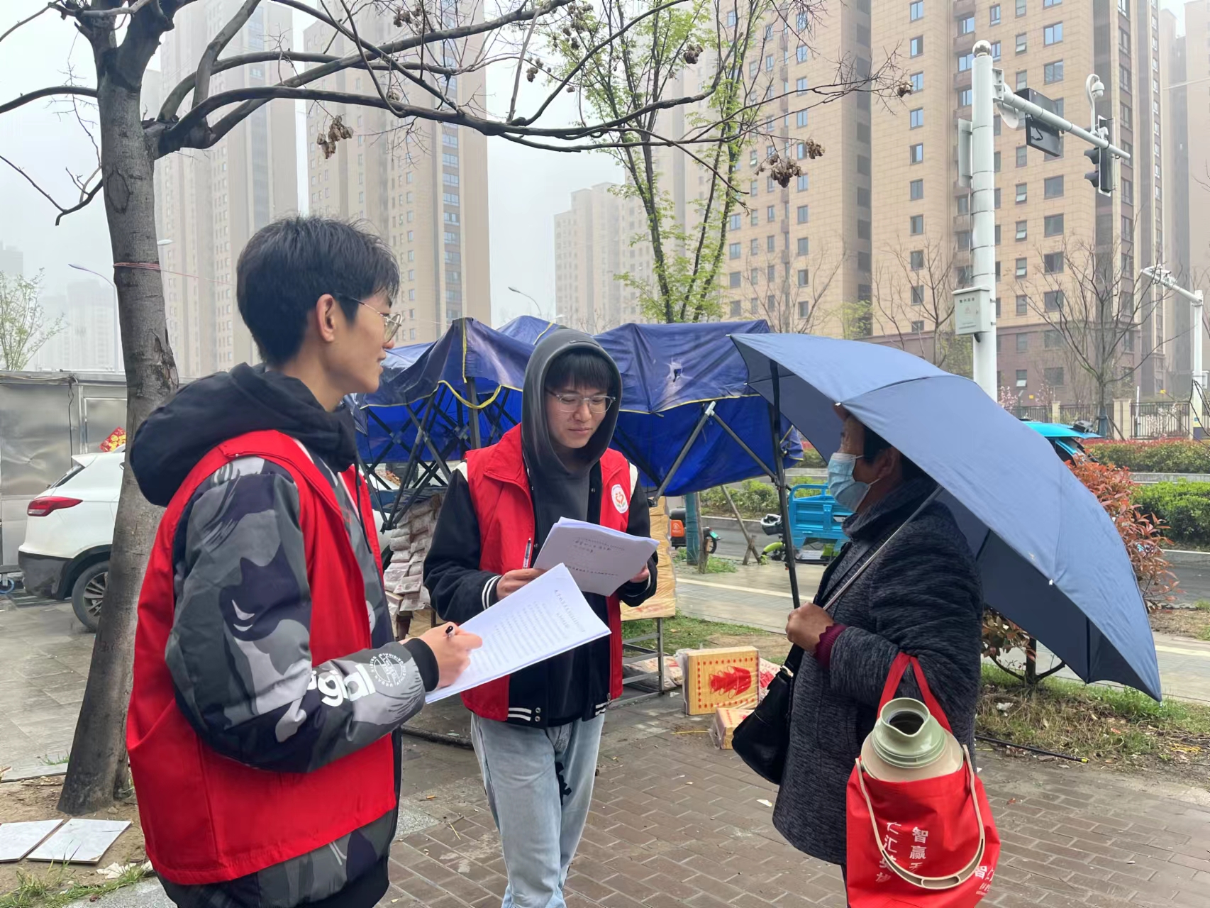 社区管理与服务专业学生赴社区开展“国际社工日”活动